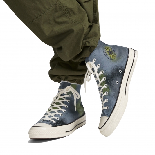 Grey chuck taylors discount
