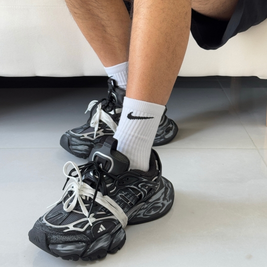 [ CUSTOM ] XLG Runner Deluxe Abrasions Black/Dirty White