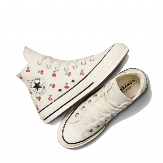 Shop the original Converse in the MONOAD online store