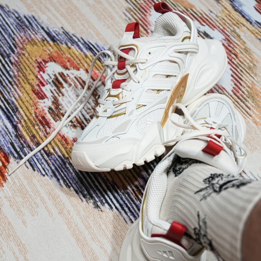 XLG Runner Deluxe Off White/Wonder White/Gold Metallic