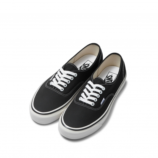 Authentic 44 DX Black/True White