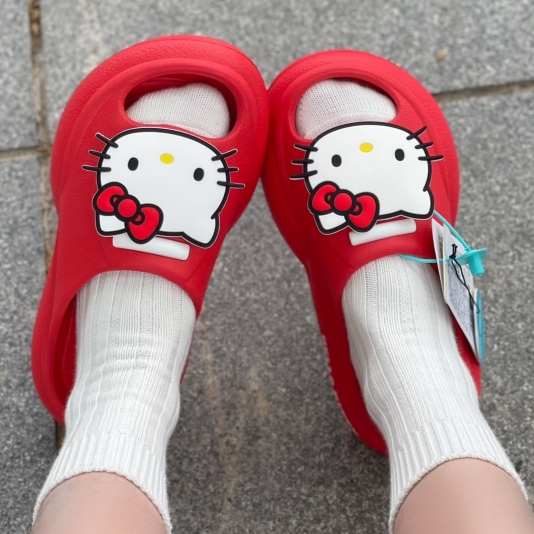 OCloud 004 Slides X Sanrio Hello Kitty Red