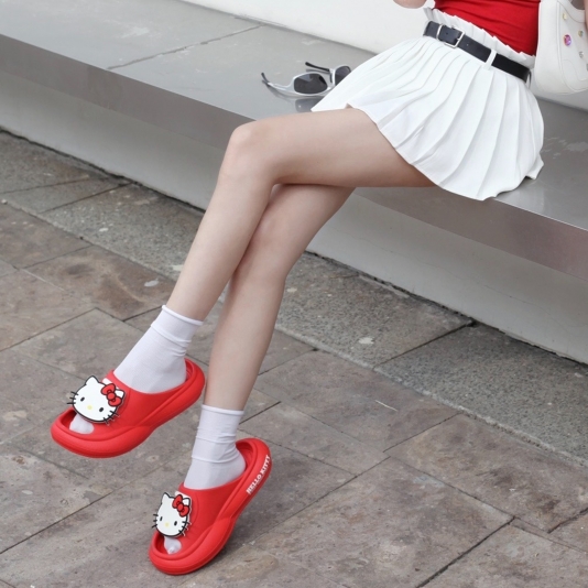 OCloud 004 Slides X Sanrio Hello Kitty Red