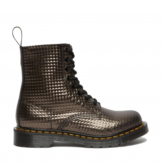 Pascal stud 2025 dr martens