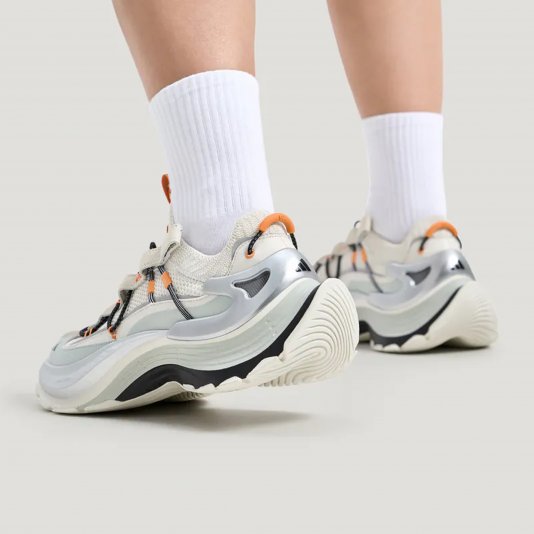 XLG Speed Hike Cream White/Ice Grey/Solar Red