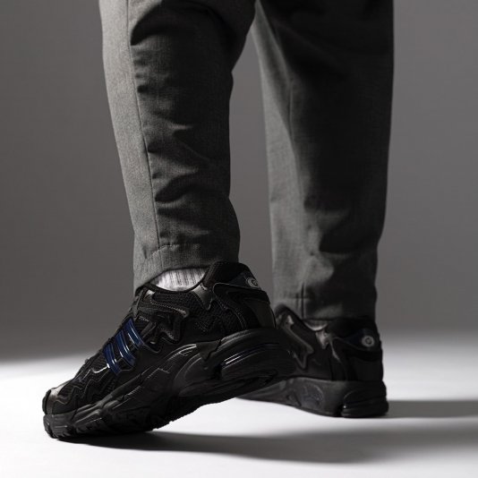 Response CL X Bad Bunny Core Black/Legend Ink/Utility Black