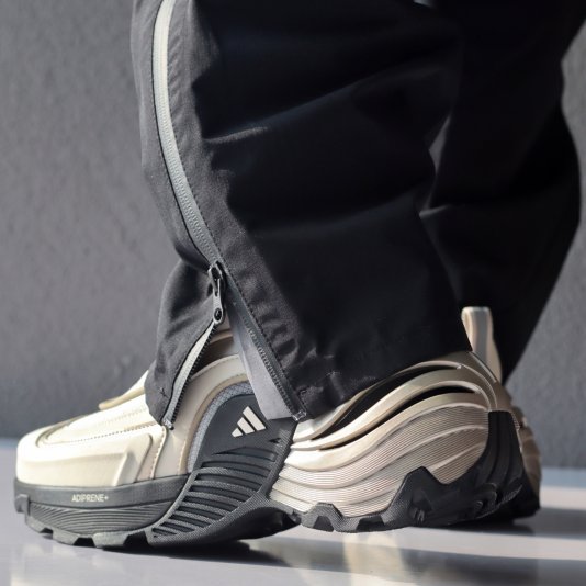 Wonder Runner Turbo Core Black/Champagne Gold/Light Bone