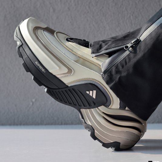 Wonder Runner Turbo Core Black/Champagne Gold/Light Bone