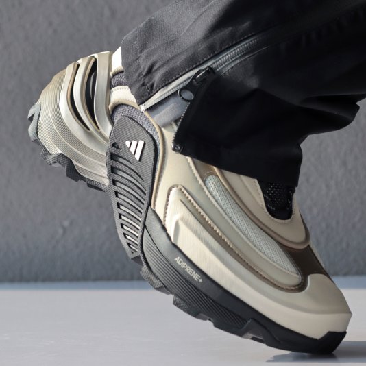 Wonder Runner Turbo Core Black/Champagne Gold/Light Bone
