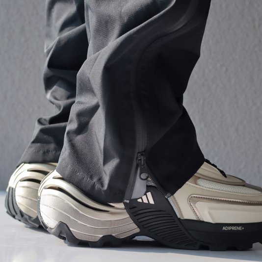 Wonder Runner Turbo Core Black/Champagne Gold/Light Bone