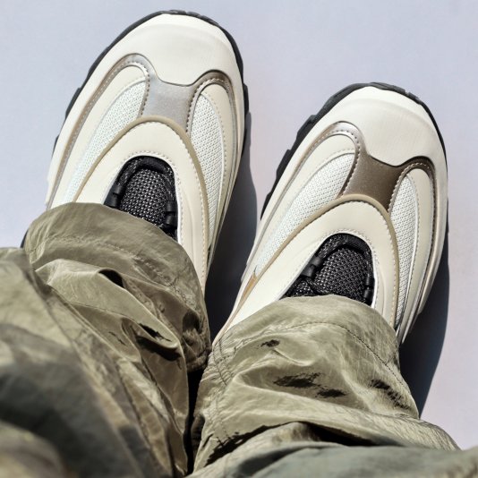 Wonder Runner Turbo Core Black/Champagne Gold/Light Bone