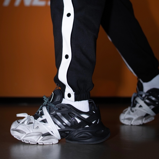 XLG Runner Deluxe Black/Grey Split/Silver Gray