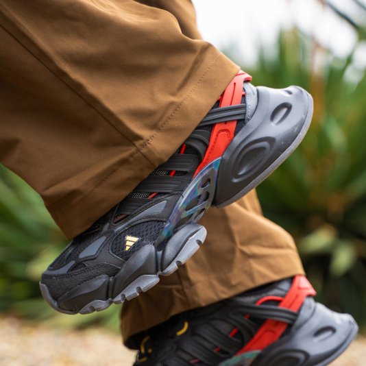 XLG Runner Deluxe Core Black/Gold Metallic/Gold Metallic
