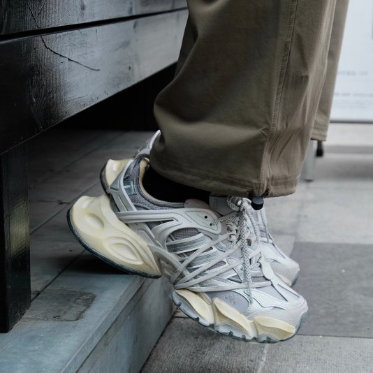 XLG Runner Deluxe Dirty White/Grey Metallic/Silver