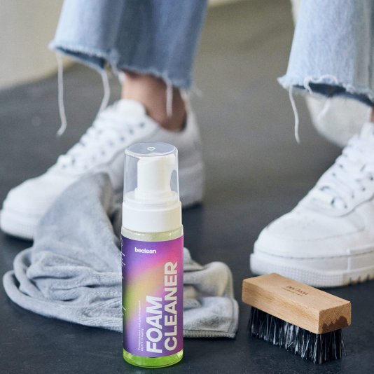 Універсальна піна для взуття FOAM CLEANER - 150 мл.