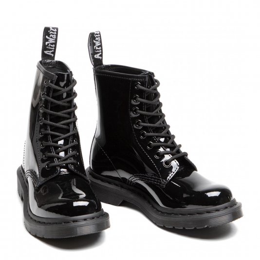 1460 Mono Black Patent Lamper