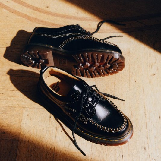 Lowell Moc Toe Black Analine