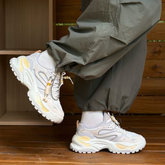 Eva White Agate Gray/Scroll Brown