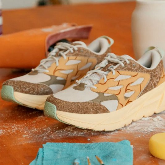 Clifton L Suede Oat Milk/Pollen