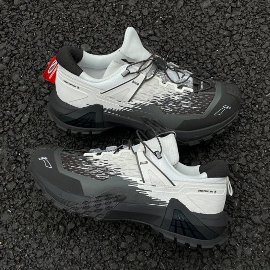 CF Pro V1 Champagne White/Obsidian Gray