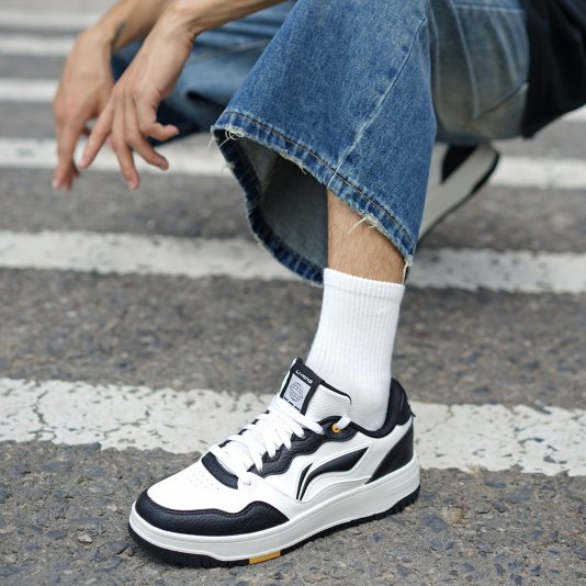 Soft Cloud White/Black