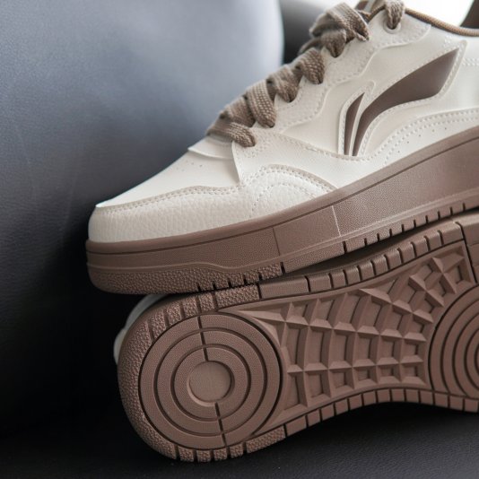 Soft Off White/Milk Chocolate