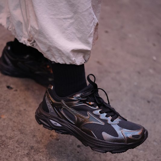 Racer S Black/Metallic Gray