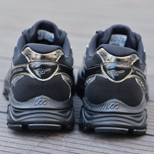 Racer S Black/Metallic Gray