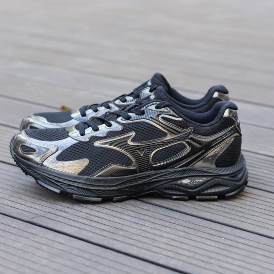 Racer S Black/Metallic Gray