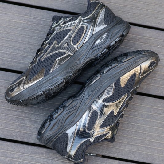 Racer S Black/Metallic Gray