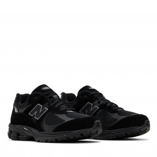 2002R Black/Black/Metallic
