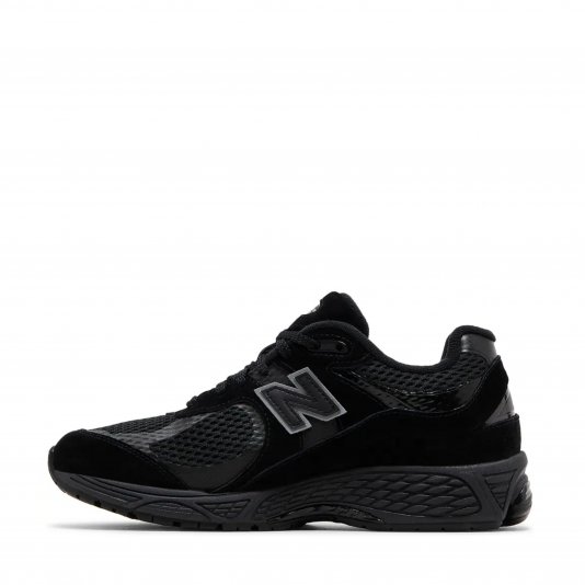 2002R Black/Black/Metallic