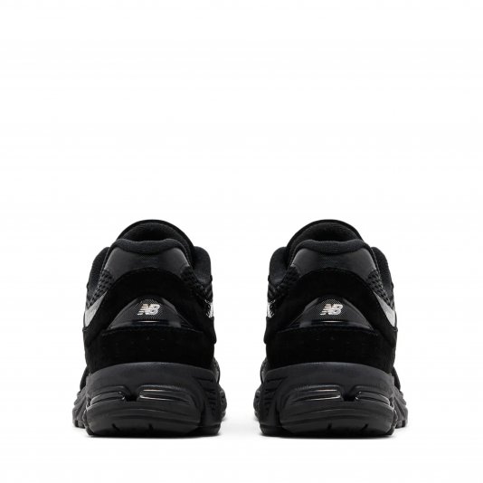 2002R Black/Black/Metallic