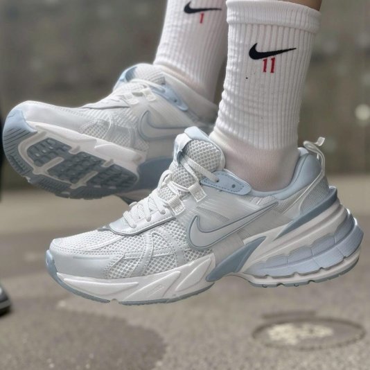 V2K Run Platinum Tint/Summit White/Light Smoke Grey