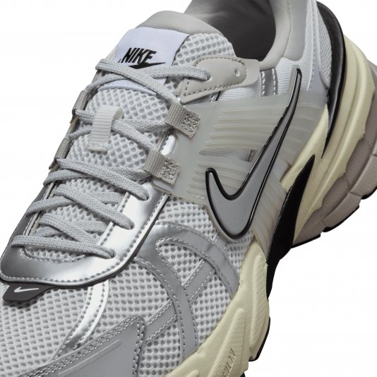 V2K Run Summit White/Pure Platinum/Light Iron Ore/Metallic Silver