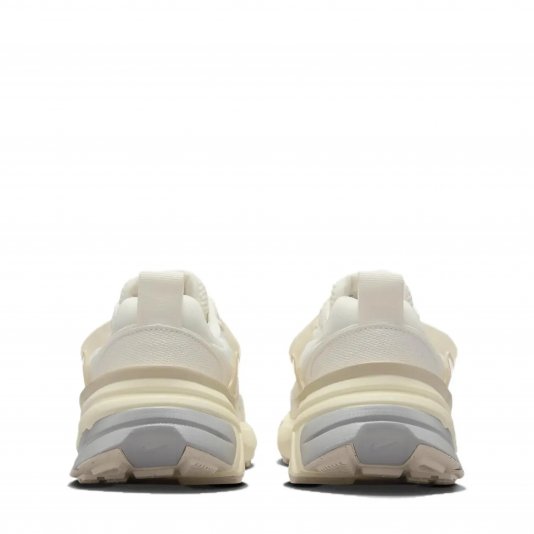 V2K Run Pale Ivory/Coconut Milk/Sand Drift