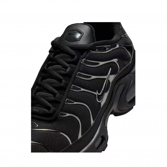 Air Max Plus SE Black/Metallic Silver/Laser Crimson/Off Noir
