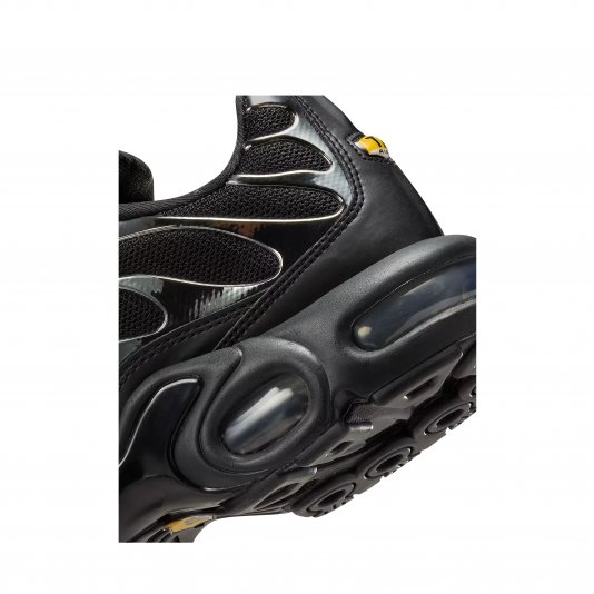 Air Max Plus SE Black/Metallic Silver/Laser Crimson/Off Noir