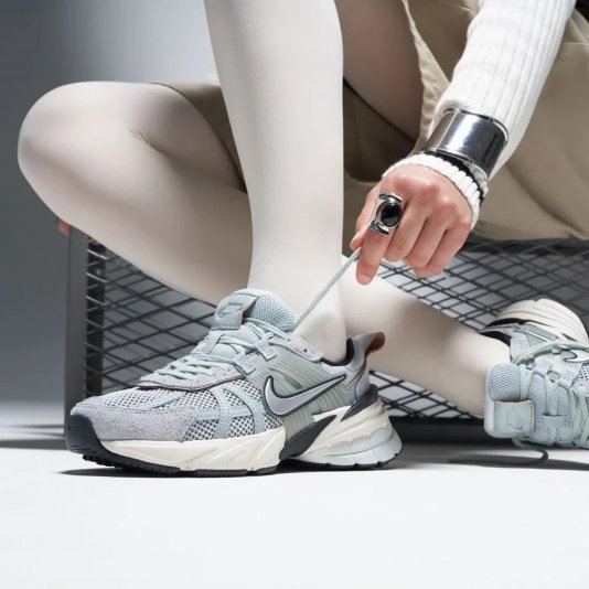 V2K Run Light Pumice/Light Orewood Brown/Black/Chrome