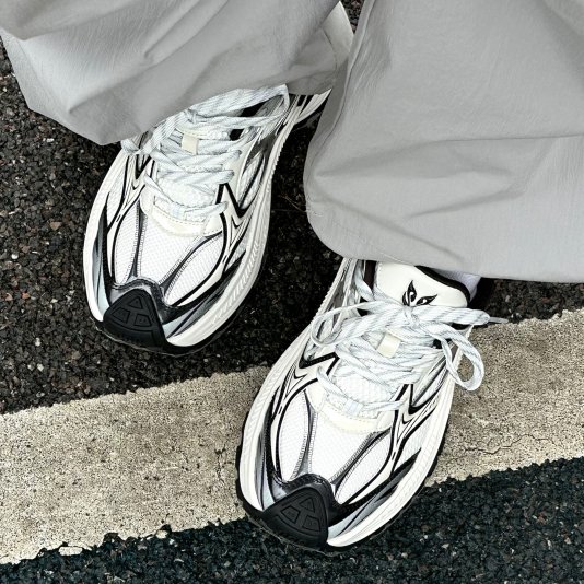 AD RS-Adventure Black/White