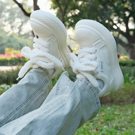 Canvas Mono White