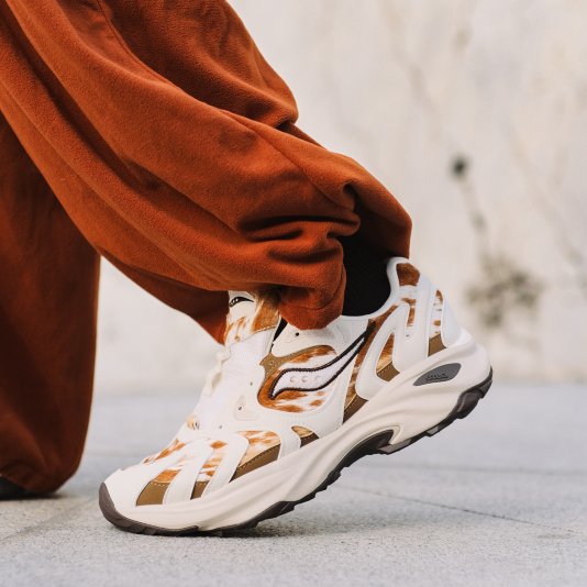 Azura RE CNY Beige/Creamy Pony/Black