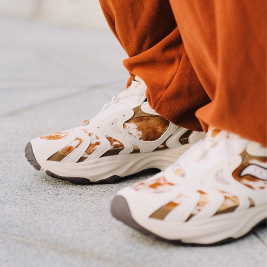 Azura RE CNY Beige/Creamy Pony/Black