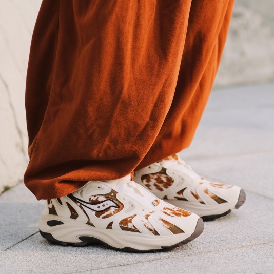 Azura RE CNY Beige/Creamy Pony/Black