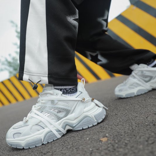 Crossbow Cloudy White