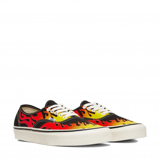 Authentic 44 DX Epic Flame Black/True White