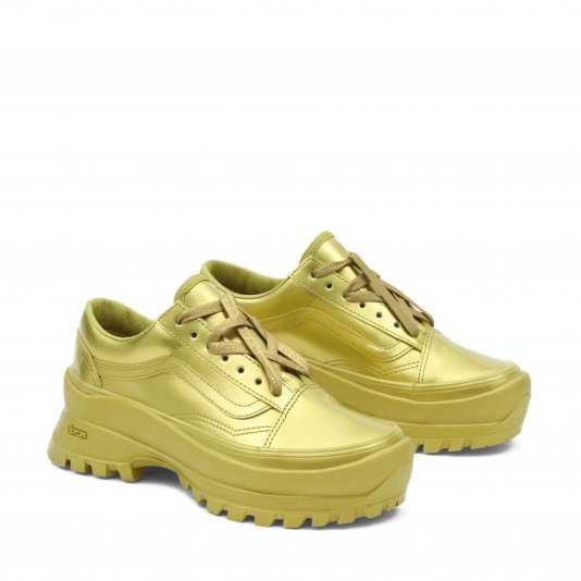 Shop the original Vans in the MONOAD online store