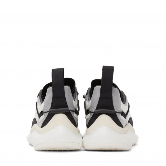 Shiku Run Black/Core White/Chalk White